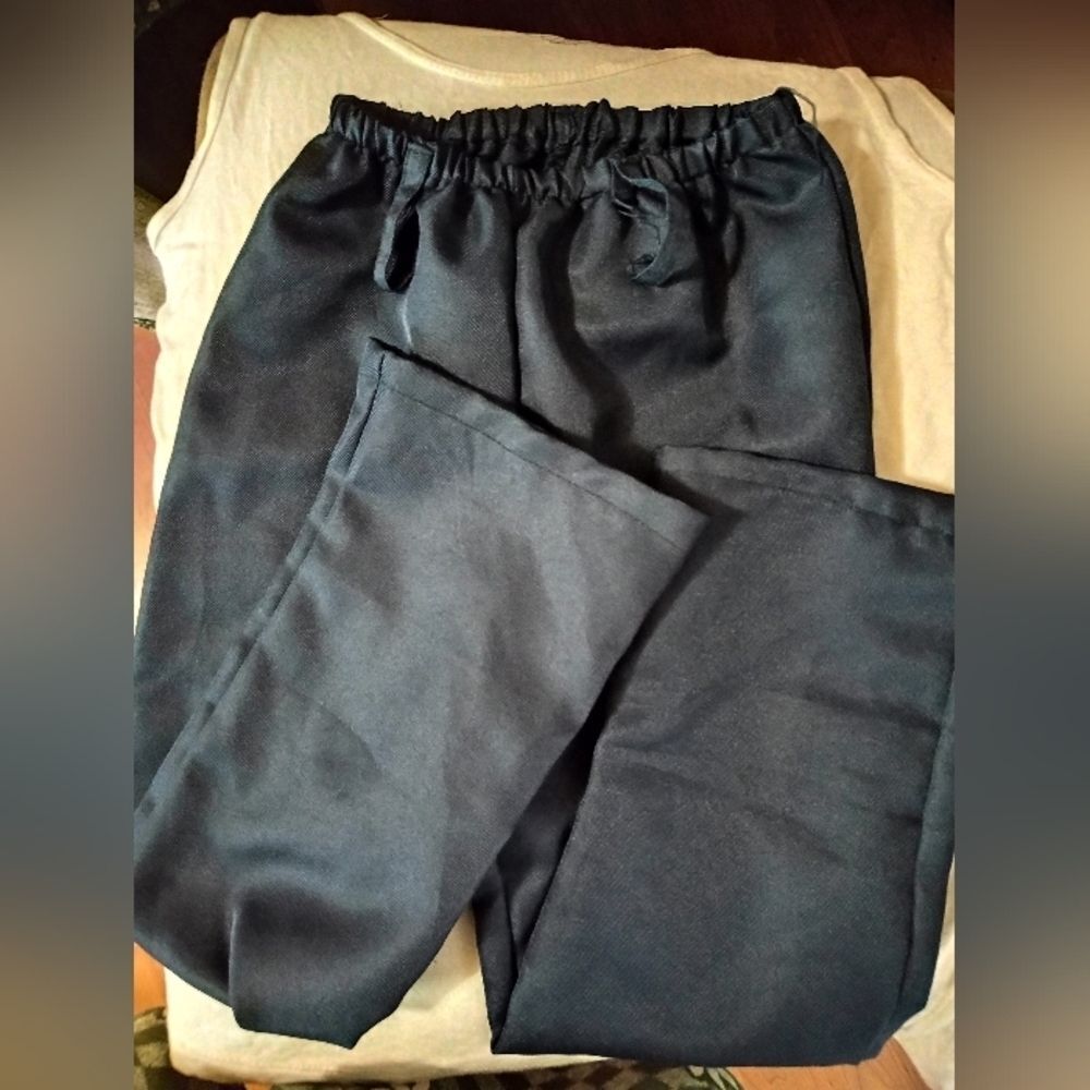 Unbranded children's pants size small, NWOT (Chi010)